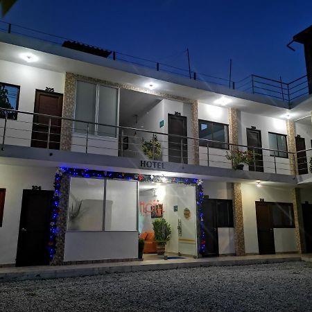 Hotel Paraiso Plaza ปูแอร์โตตรีอุนโฟ ภายนอก รูปภาพ